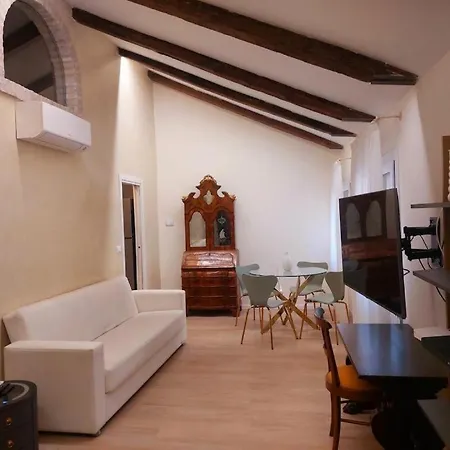 Daire Cosy San Marco Apartment *