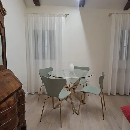 Cosy San Marco Apartment * Venedik
